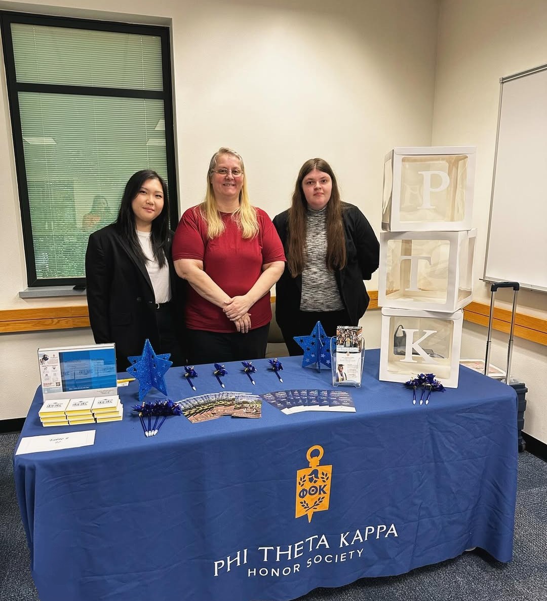 The PTK students from SPSCC's chapter tabling at an event